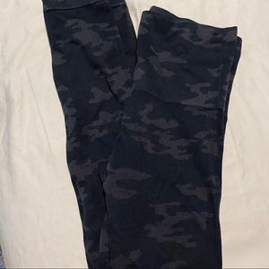 Spanx high waisted large blue camo tights like new